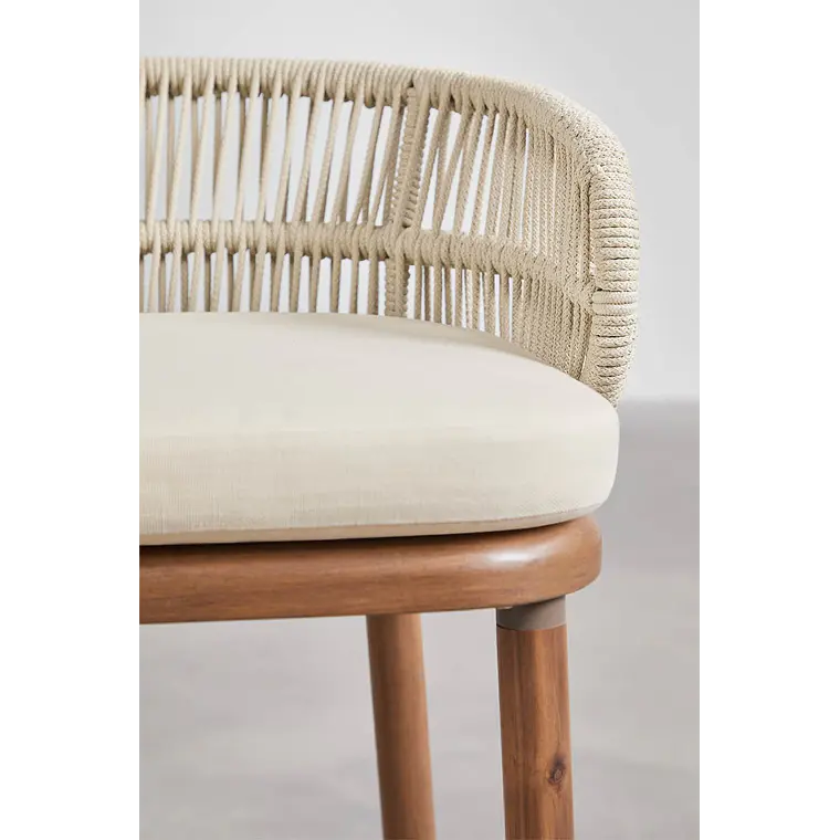Taburete alto Raeeva en madera de acacia · Beige crema 4