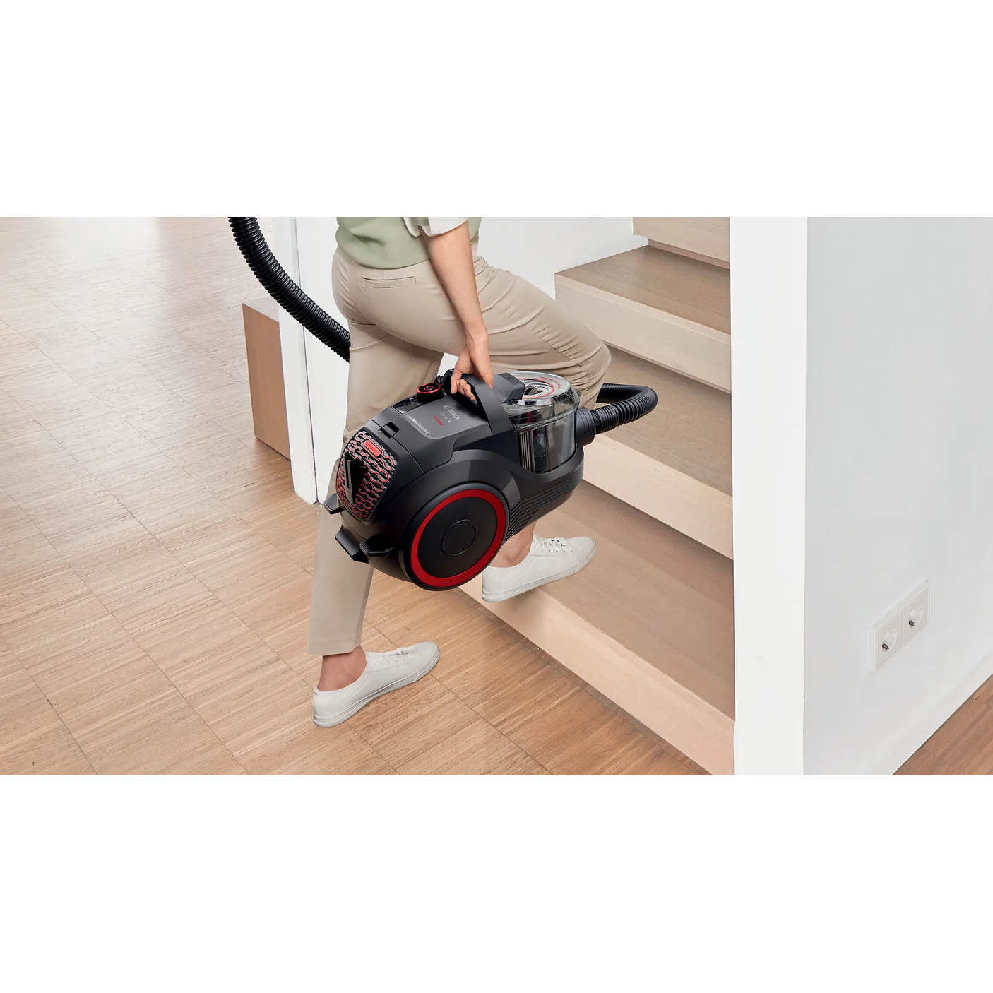 Serie 4 Aspirador sin bolsa ProPower Negro BOSCH 4