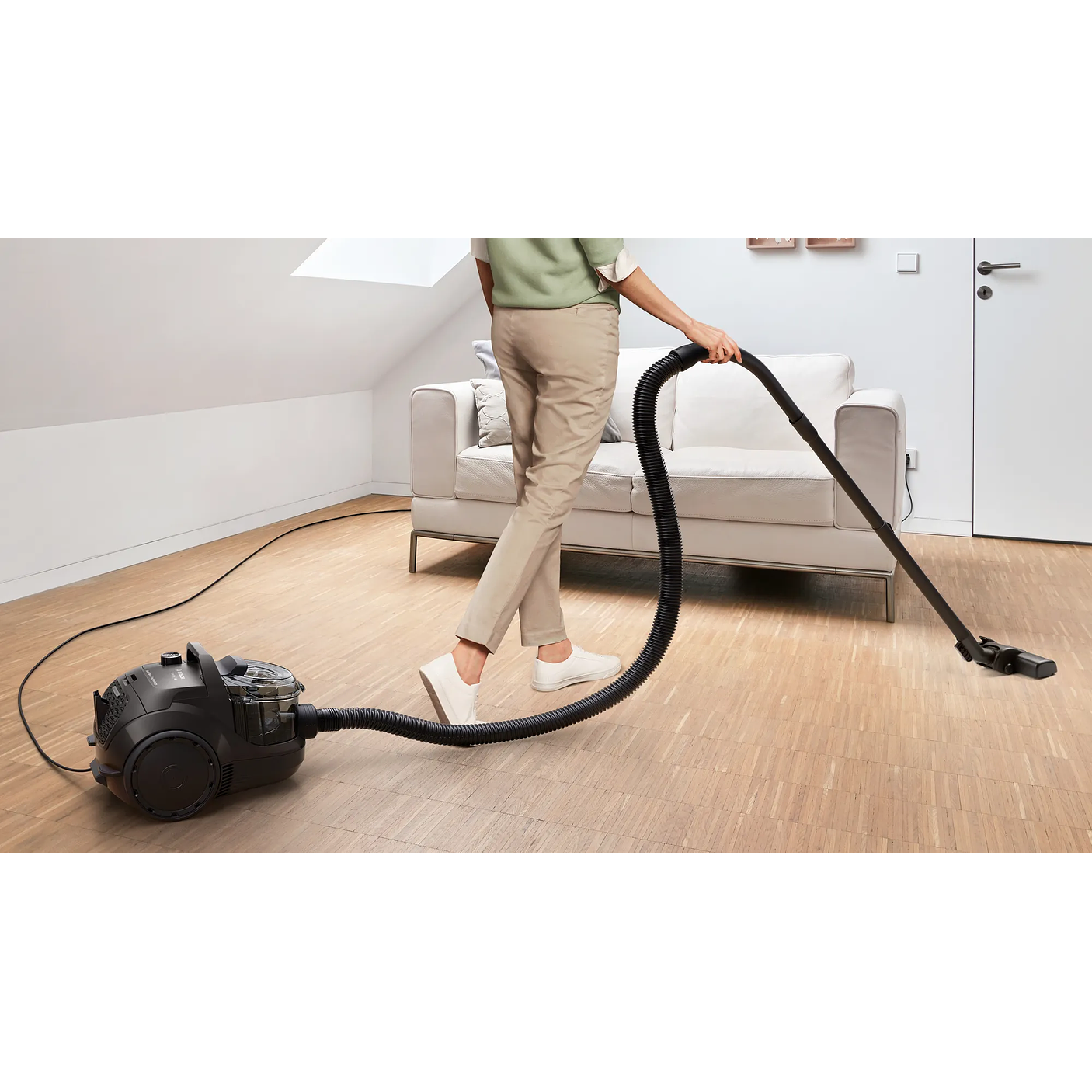 Serie 4 Aspirador sin bolsa Negro BOSCH 4