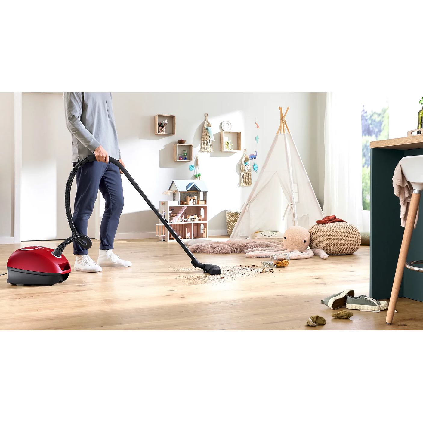 Serie 4 Aspirador con bolsa Rojo BOSCH 18