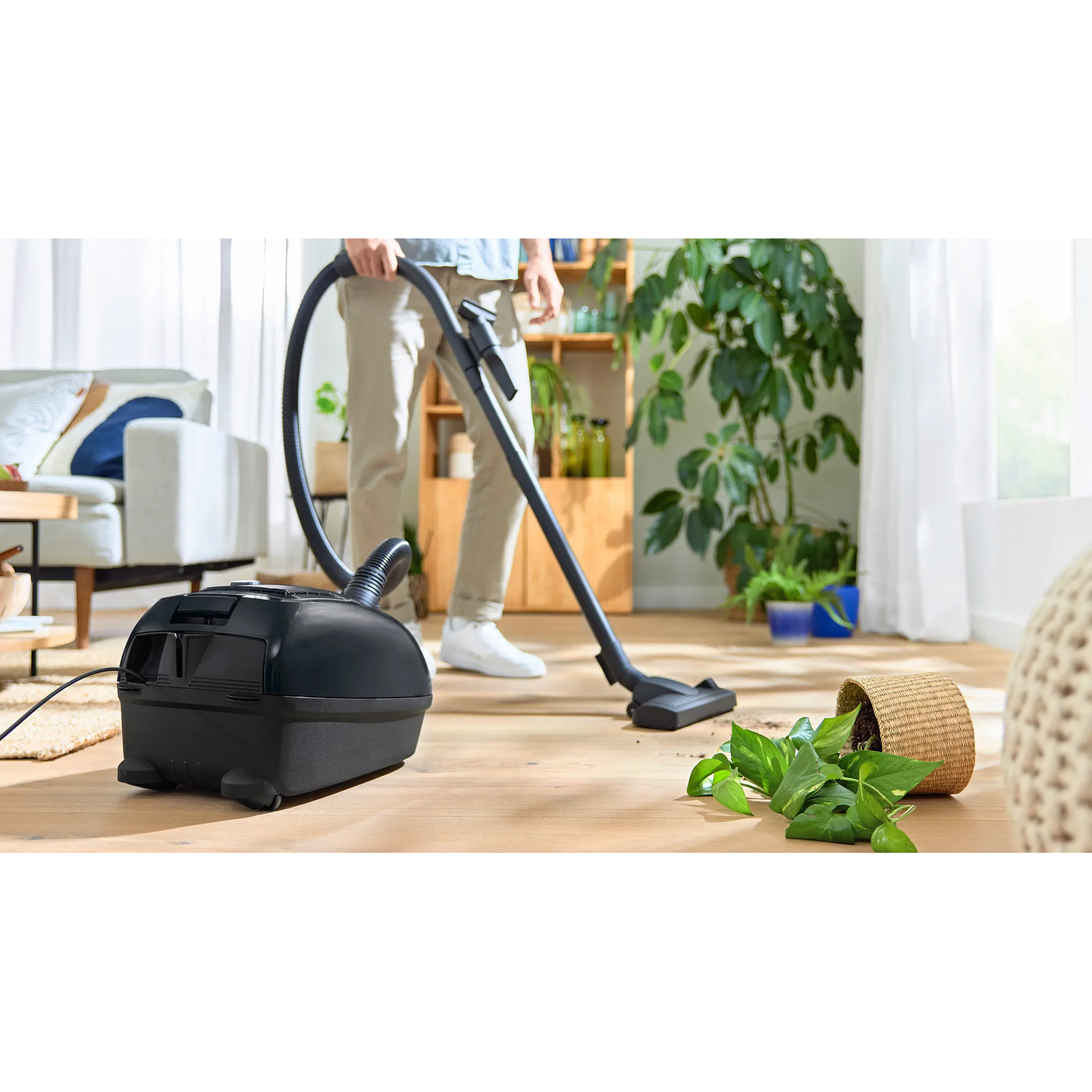 Serie 4 Aspirador con bolsa Negro BOSCH 6