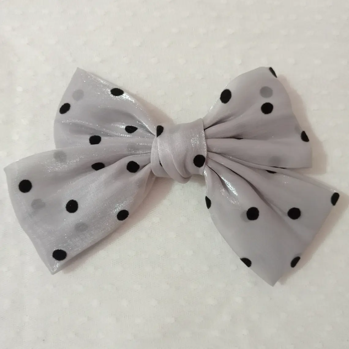 Lazo Organza Gris plomo con lunares Negros 1