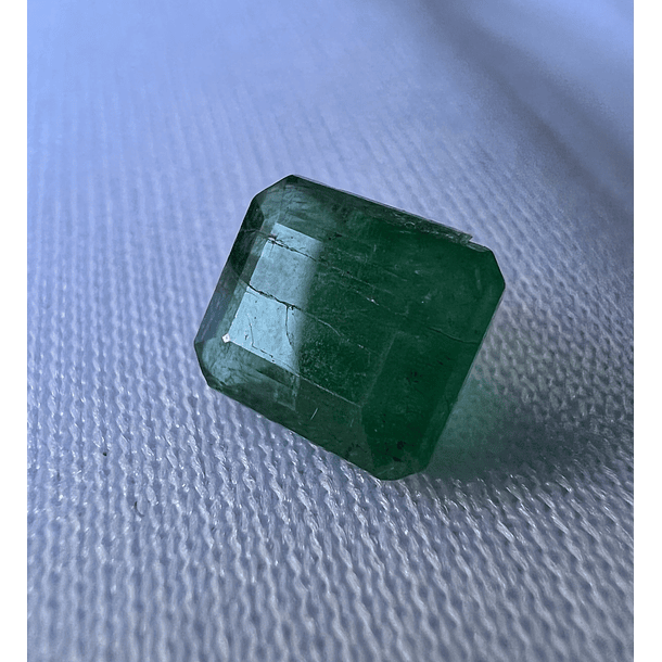 Esmeralda-2.30ct-7.6x6.4mm-c/esmeralda-AA+ 