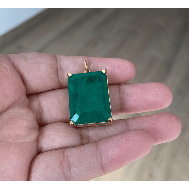 Cadena en Oro Amarillo 14k con Esmeralda  