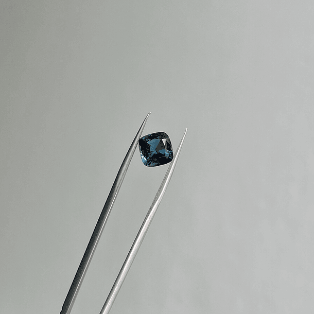 Topacio London Blue-2.95ct-8.1x8.2mm 