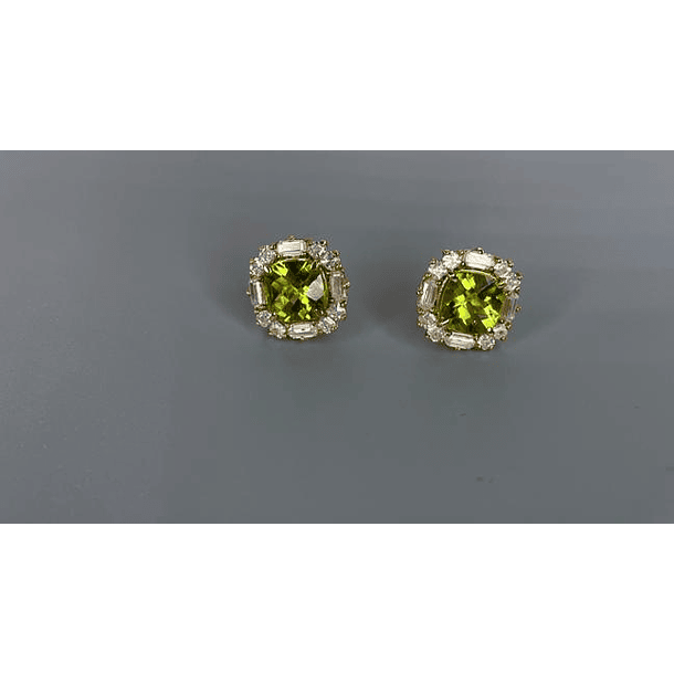 Aretes de peridoto en oro amarillo de 14k, se les modificada el poste y se realizaran tapas con mariposa de 8mm 