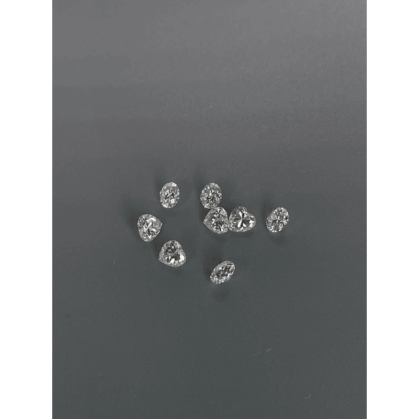 Aretes colgantes en oro blanco de 10k con moissanitas de 4mm con mariposa y tapa de 8mm 