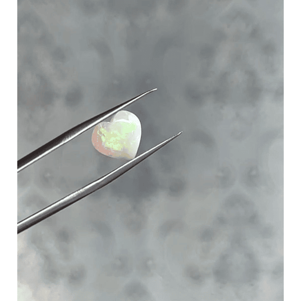 El ópalo pesa 1.75ct y mide 10x10mm calidad alta 