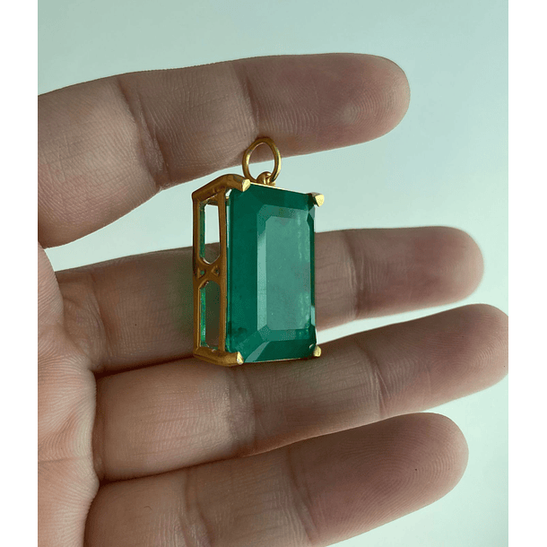 DIJE EN ORO 18K CON PIEDRA LUNA 