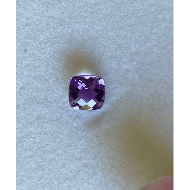 Amatista corte cojín- 6.9x6.9mm-1.20ct e 