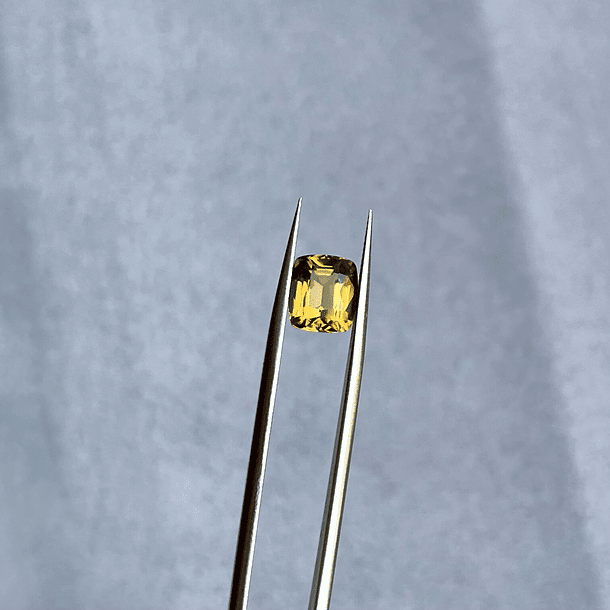 Esfeno-3.35ct-9.5x8.4mm-c/step cushion-AAA 