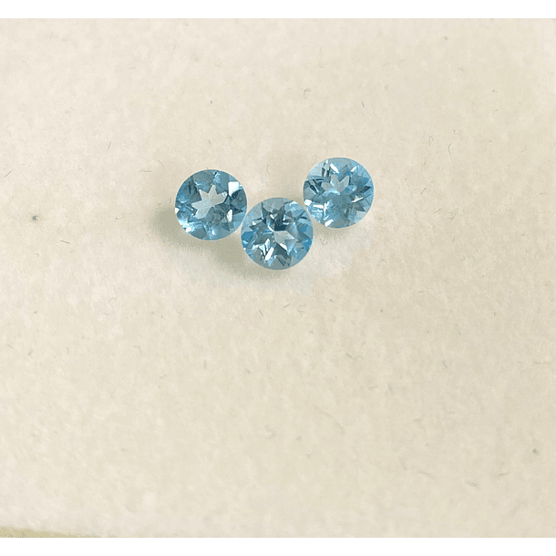 Trío de topacios azules-3.30ct-6x6mm 