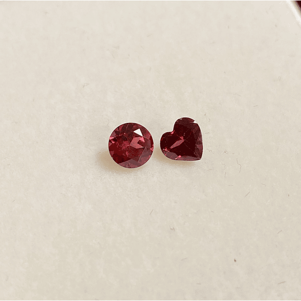Granate rodolita-0.85ct-6.1x6.1mm YGranate Rojo Redondo de 6x6mm-1ct 