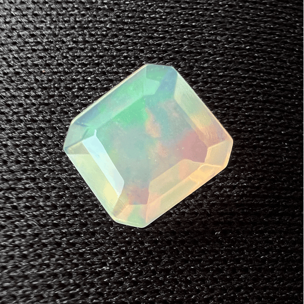 Ópalo Etíope-0.55ct-6.9x6.8mm 