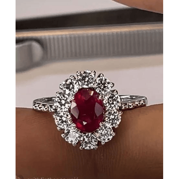 Anillo Estilo Lady Di con Rubí  Oro Blanco 18K talla 9 3/4  