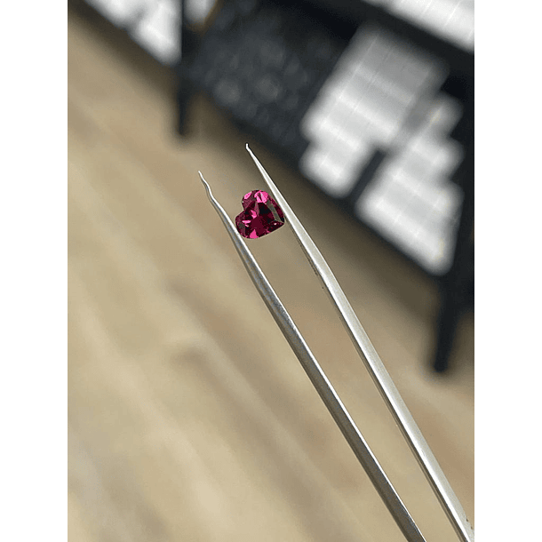 Granate Rodolita-0.90ct-5.9x5.8mm 