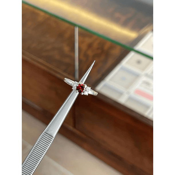 Anillo de plata ley 925 Granate rojo y moissanitas + Ajuste de talla  