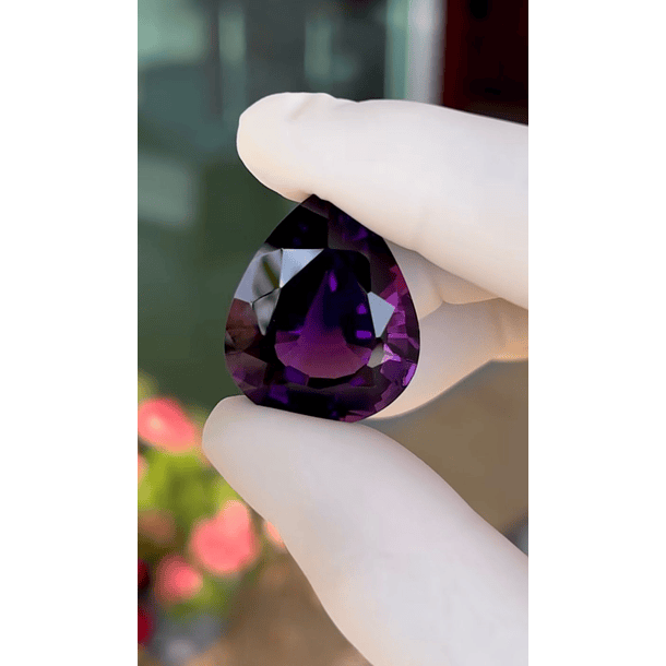 Amatista corte pera de 30x25mm- 65ct- AAAA  