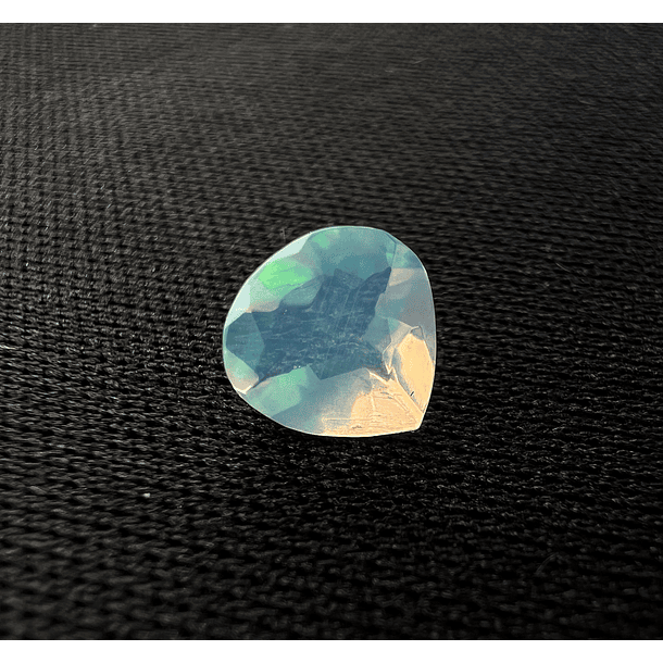 Ópalo etíope-0.55ct-6.8x6.9mm 