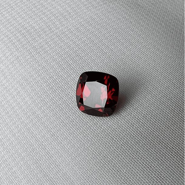 Par de Granate Rojo-1.00ct-5.9x5.9mm 