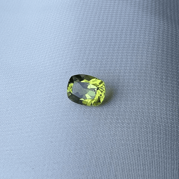Peridoto De Afganistán-1.55ct-7.8x5.8mm 