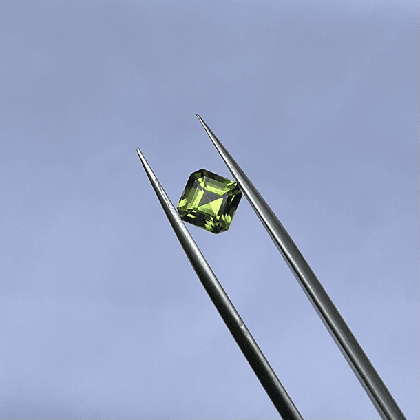 Peridoto-2.20ct-7.8x7.7mm-c/asscher-AAA+ 