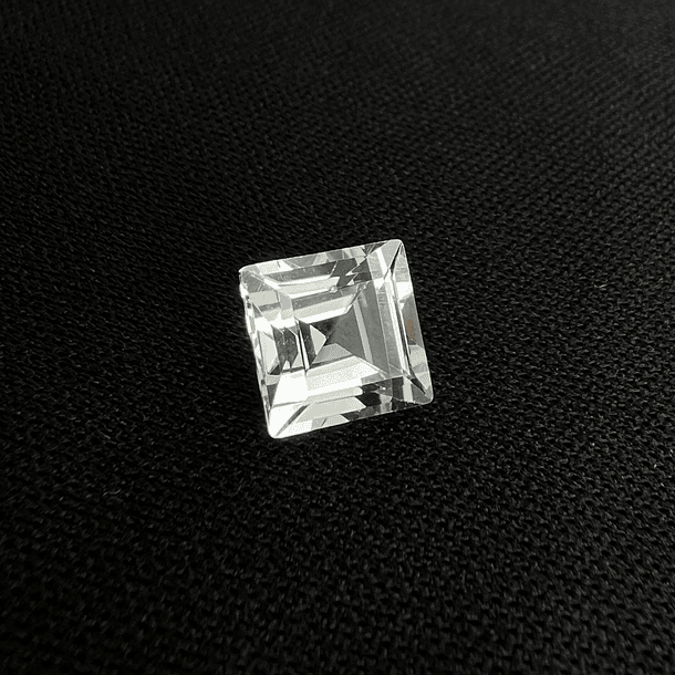 Topacio Blanco-2.20ct-6.9x6.8mm-c/cuadrado-AAA 