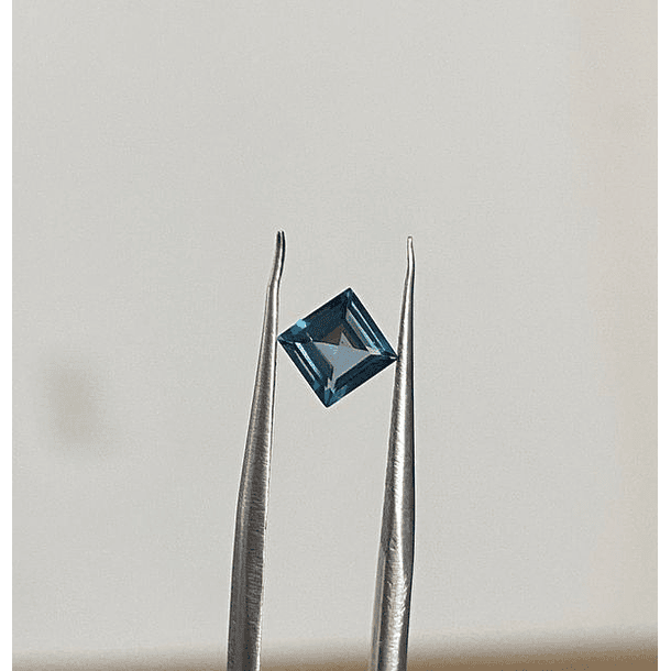 Topacio London Blue-0.60ct-4.8x4.8mm 