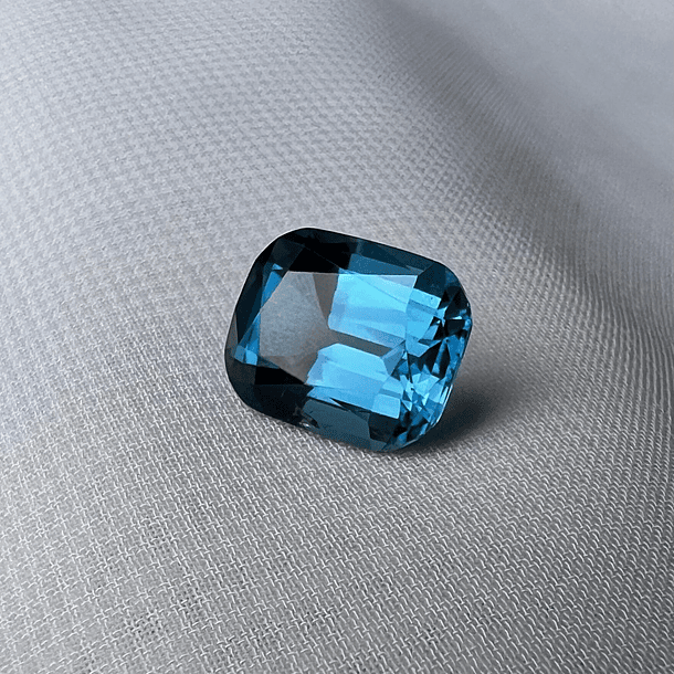 Topacio London Blue-3.70ct-10x8mm 