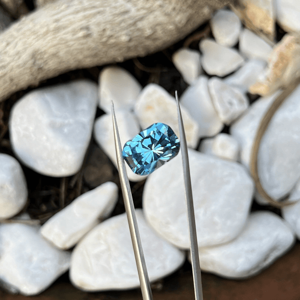 Topacio Suizo-8.90ct-14x10mm 