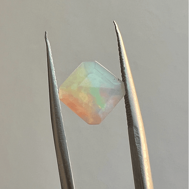 Ópalo Blanco-0.90ct-7.8x7.7mm 