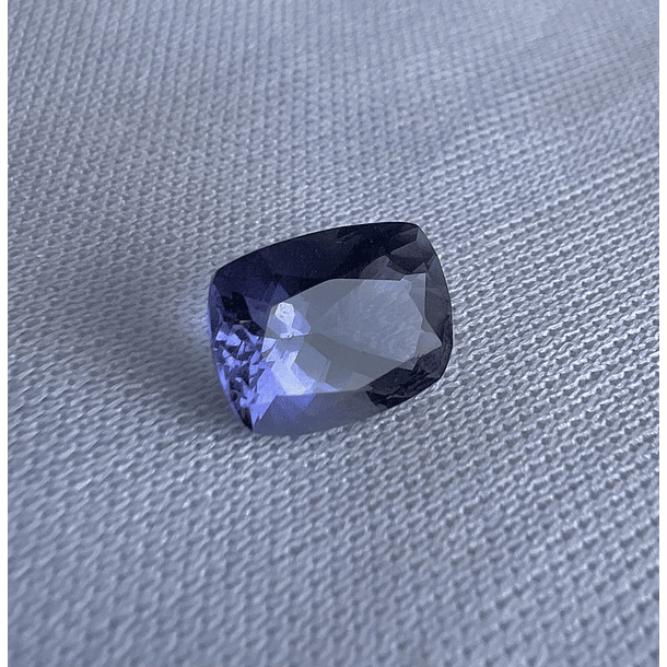 Iolita-2.05ct-9x6.8mm 