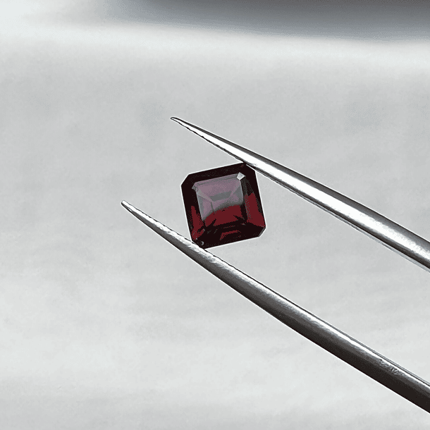 Granate Rojo-1.50ct-5.8x5.8mm 