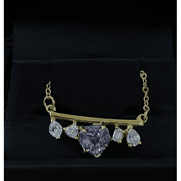 Dije de peridoto long cushion 8x6.1mm con granate y topacio london blue en plata con baño de oro 