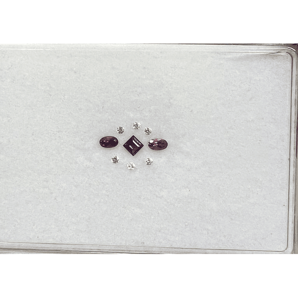 Set Princess Blue- 1 Iolita Cuadrada 4x4mm, 02 Granate Rodolita Ovalados 5x3mm,  06 Circon redondos 2 mm 