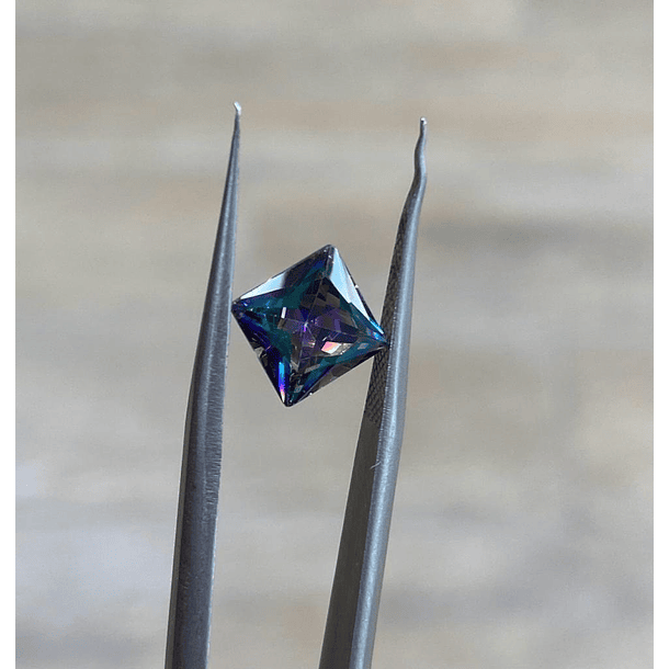 Topacio místico corte princesa 2.95ct 6.9mm 