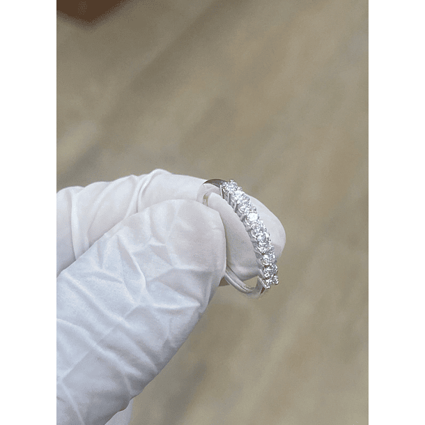 Anillo en plata ley 925 con 7 moissanitas de 2mm 