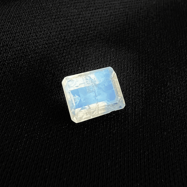 Piedra Luna-2.65ct-8.9x7mm 