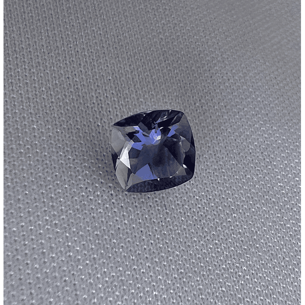 Iolita-1.70ct-7.9x7.9mm 