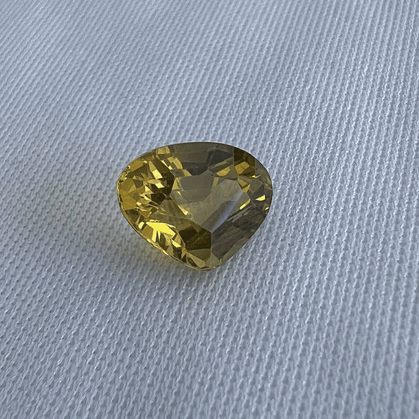 Apatita Amarilla-4.50ct-11.39x9.12x7.11mm 