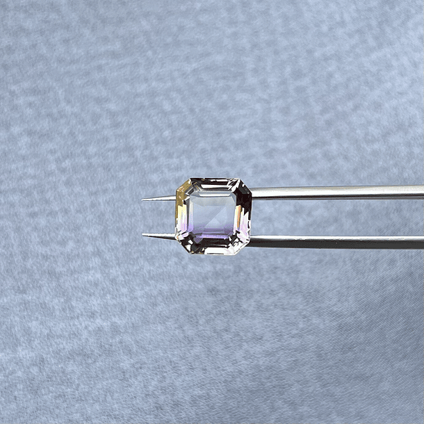 Ametrino-11.50ct-13.3x12.3mm 