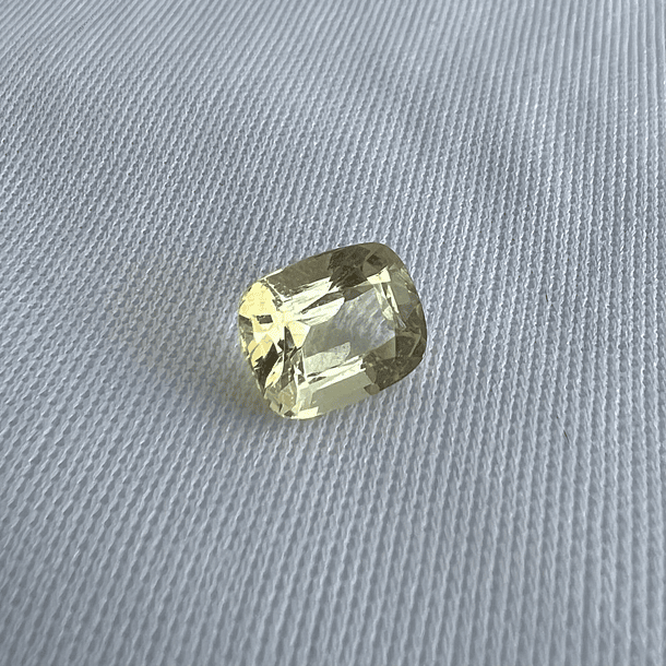 Escapolita-2.75ct-9.2x7.5x5.8mm 