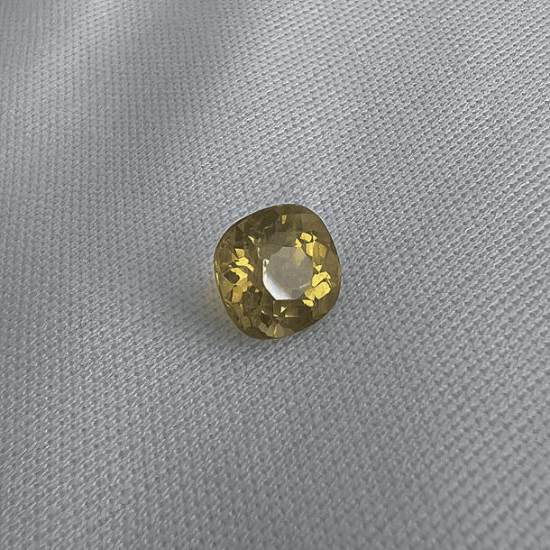 Apatita Amarilla-2.86ct-8.16x8.04x6.37mm 
