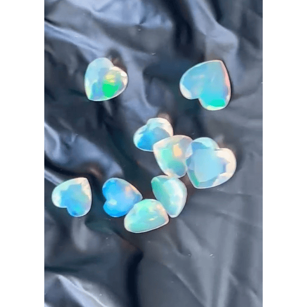 Ópalo Etíope-c/corazón-8x7.8mm 