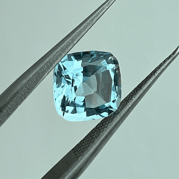 Topacio Azul-8.2x8.2mm-3.90ct 