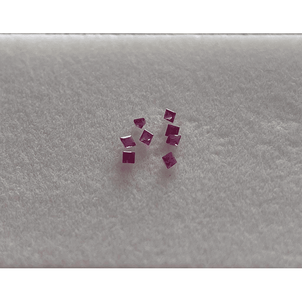 8 Rubíes Naturales cuadrados 2x2mm 0.40ct 
