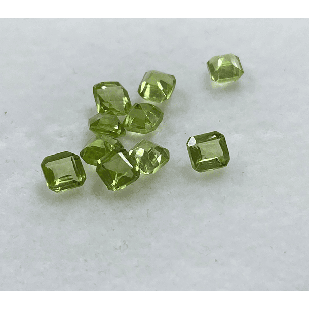 Peridoto c/asscher-0.35ct-4mm-AAA 