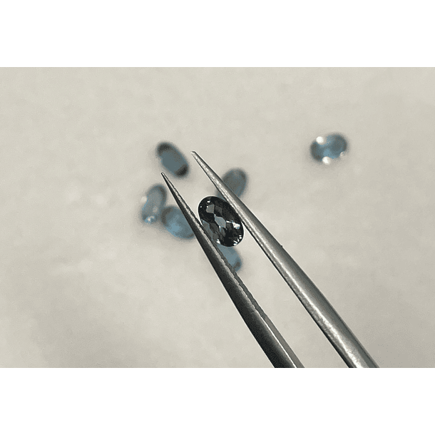 Topacio London blue-c/oval-AAA-4.8x2.9mm-0.30ct  