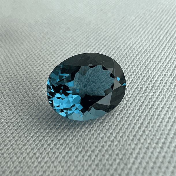 Topacio London Blue-4.85ct-11x8.9mm 
