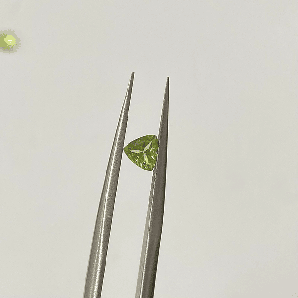 Peridoto-0.30ct-4mm-c/trillón 